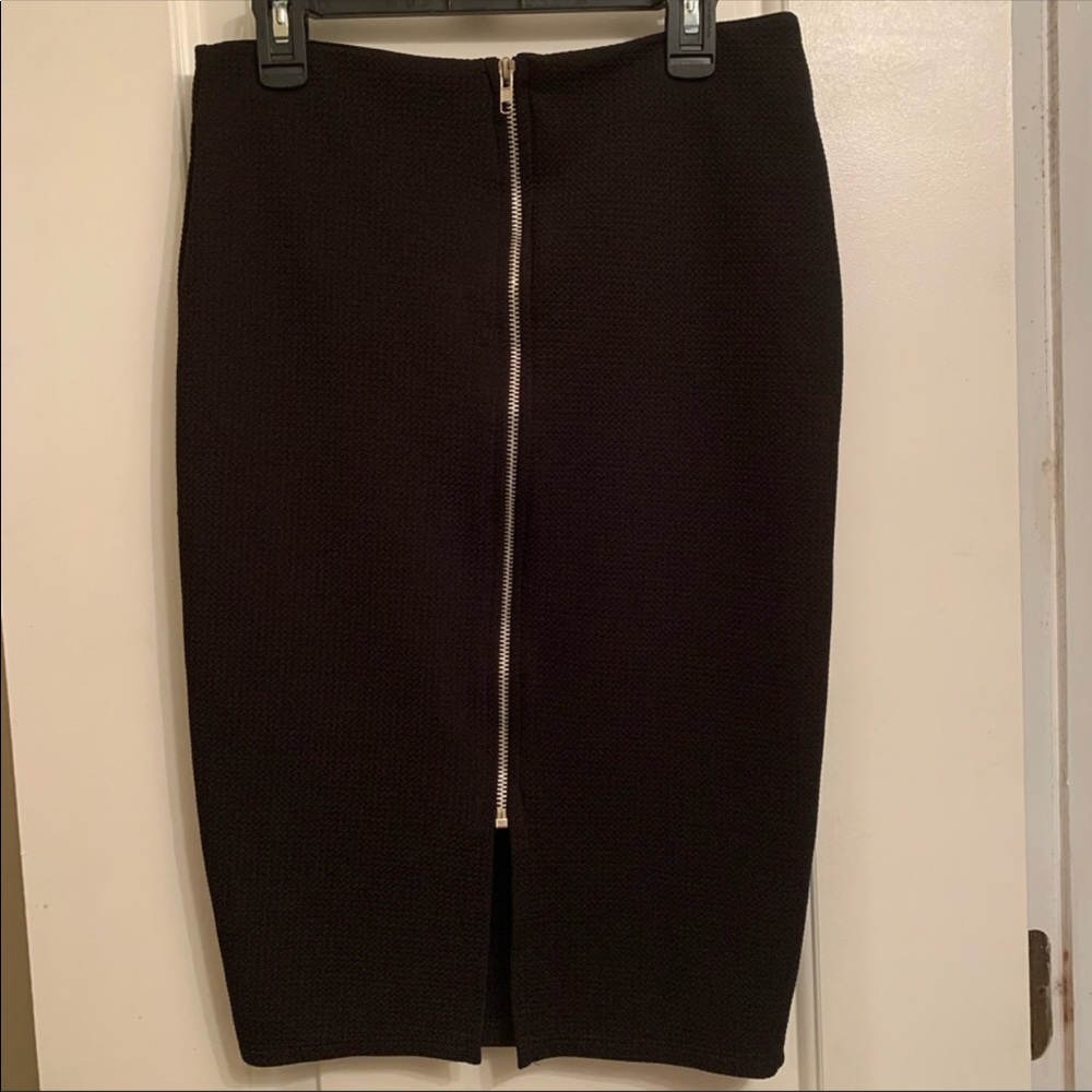 Fashion to figure black pencil skirt • size 2